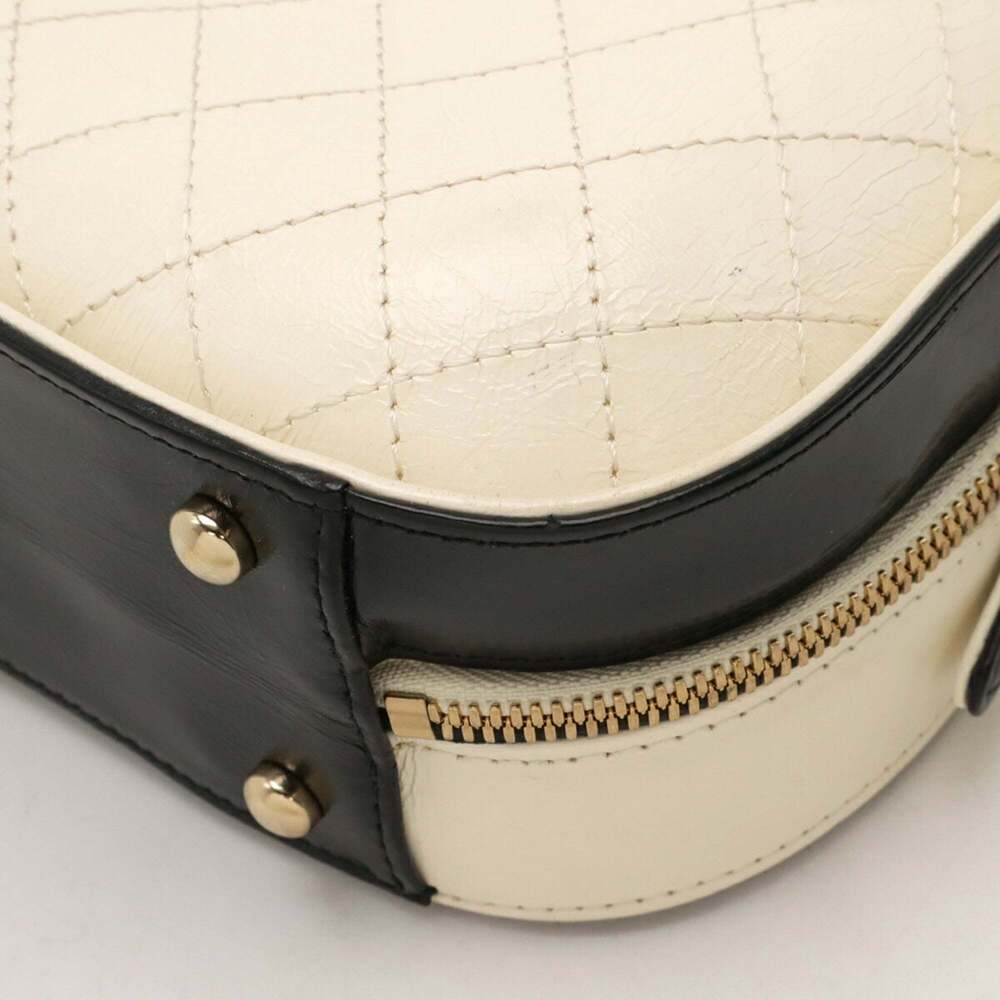 CHANEL Black Leather Shoulder Bag - Picture 4 of 10